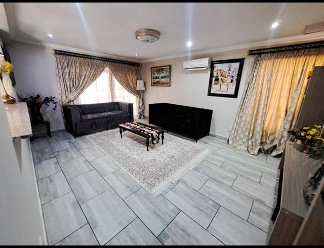 3 BEDROOM PROPERTY TO RENT IN MUCKLENEUK